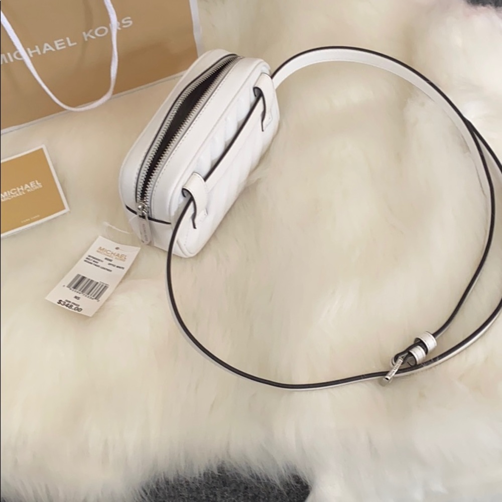 This is a cute belt bag white color brain new !! - Picture 2 of 4